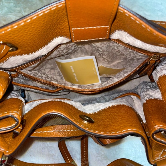 Michael Kors large, gold drawstring purse - Marina - Picture 5 of 9